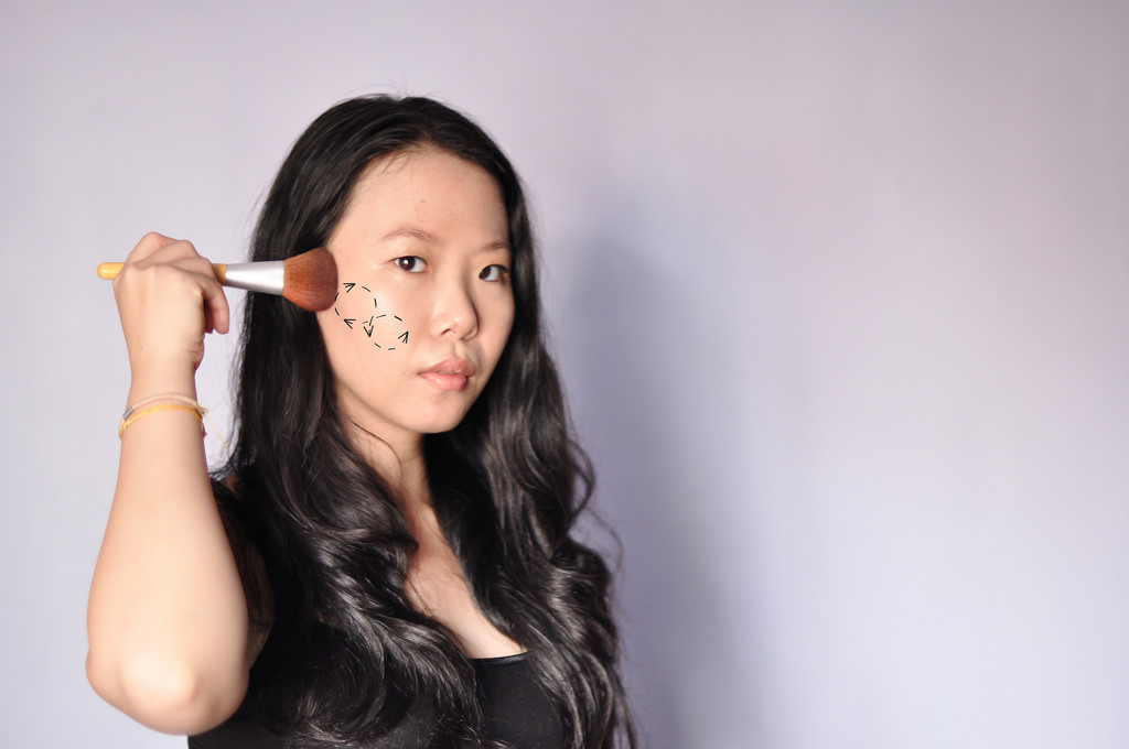 Easy Blush Tutorial with a Figure 8